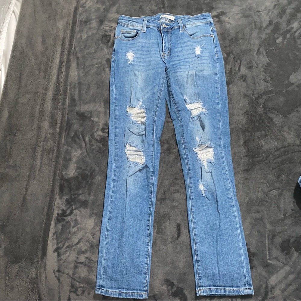 Size 7 Distressed Skinny Jeans